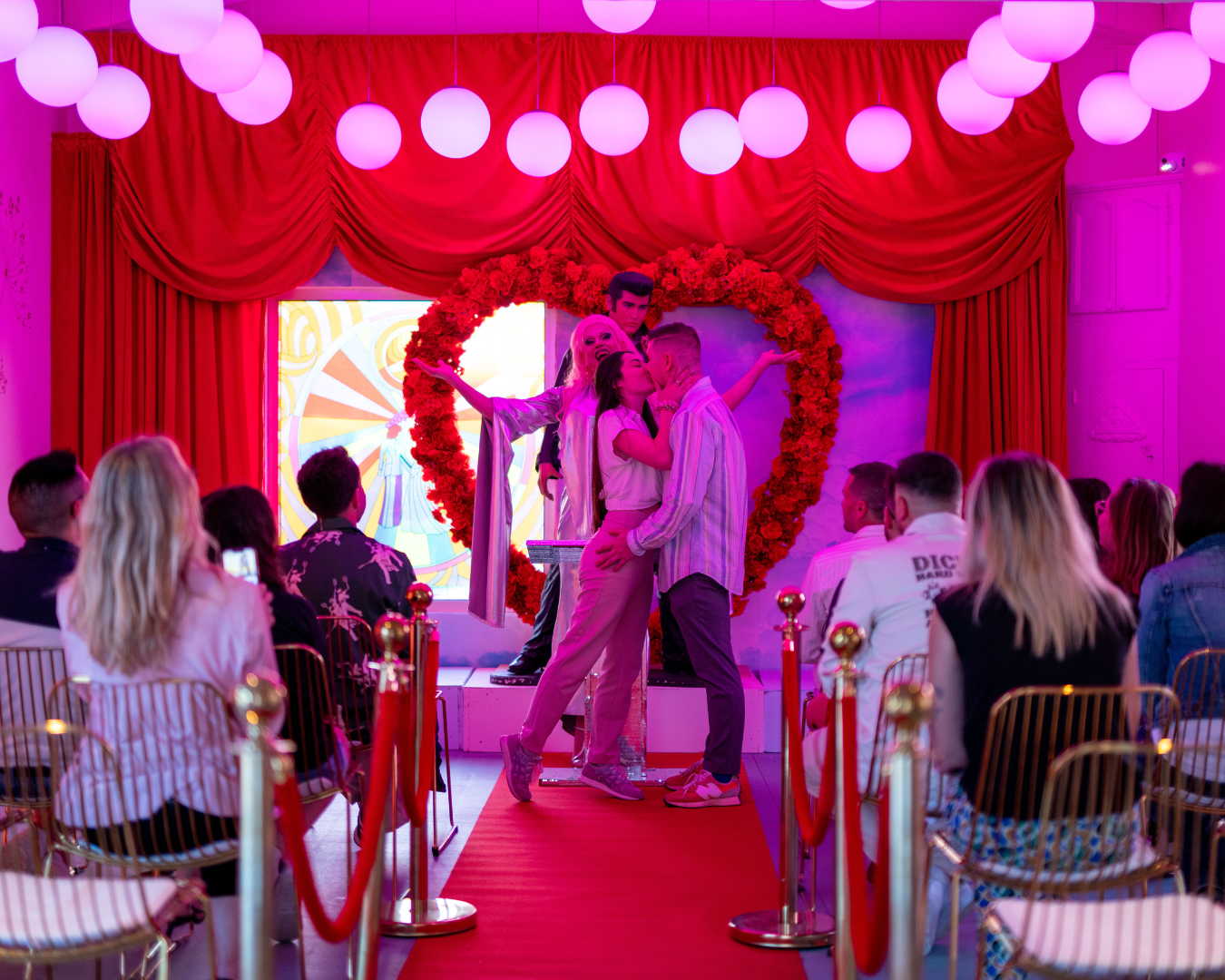Mariage insolite dans la Chapelle